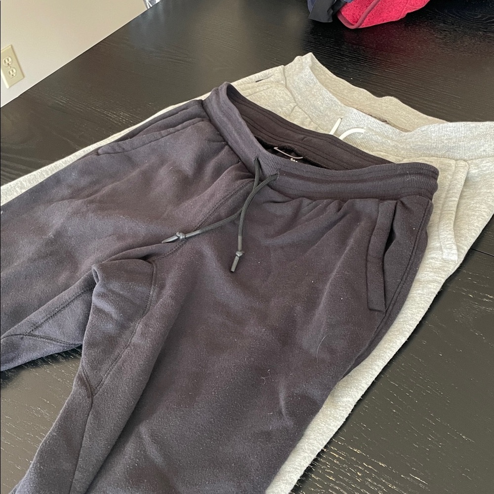 A Fundle! Basics bundle: 2 sweatpants/1 crewneck shirt - Picture 7 of 8